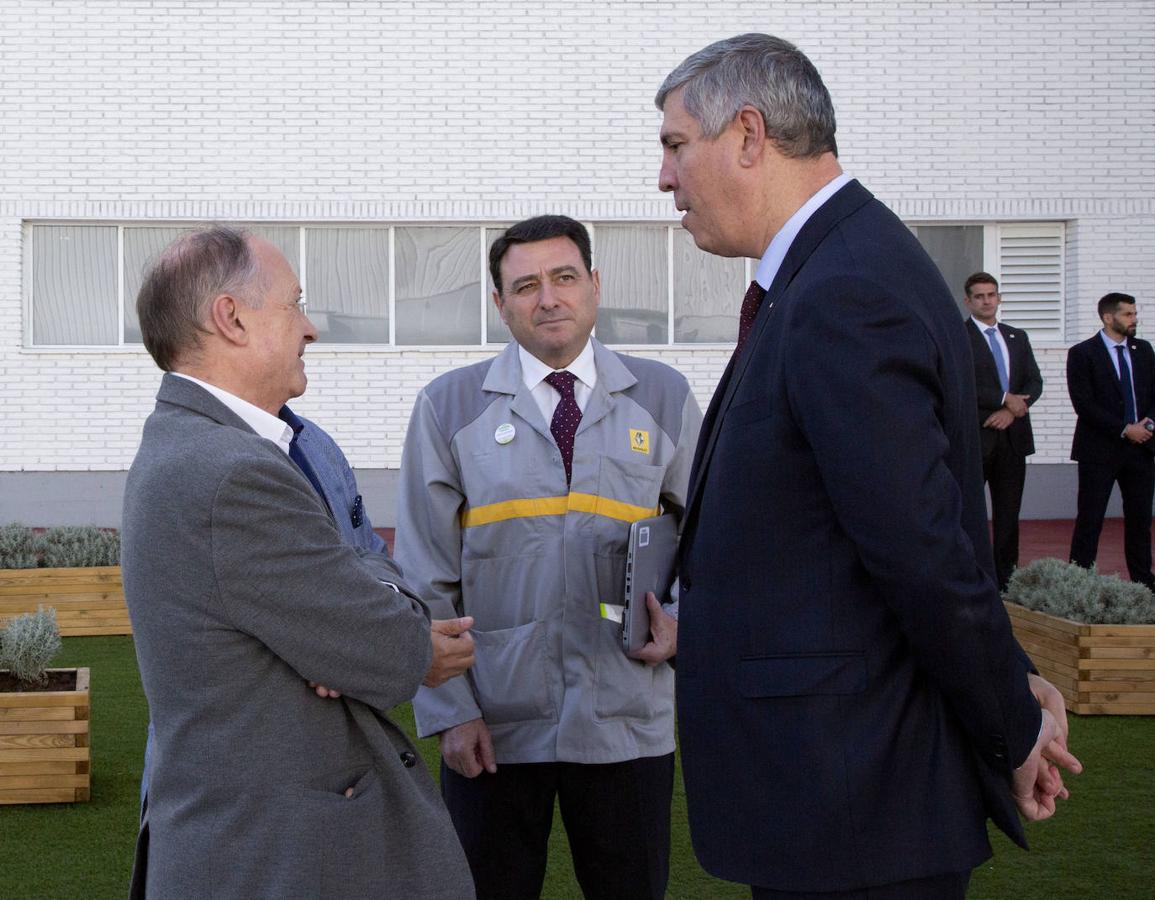 Fotos: El Rey Felipe VI visita la factoría de carrocería y montaje de Renault Valladolid