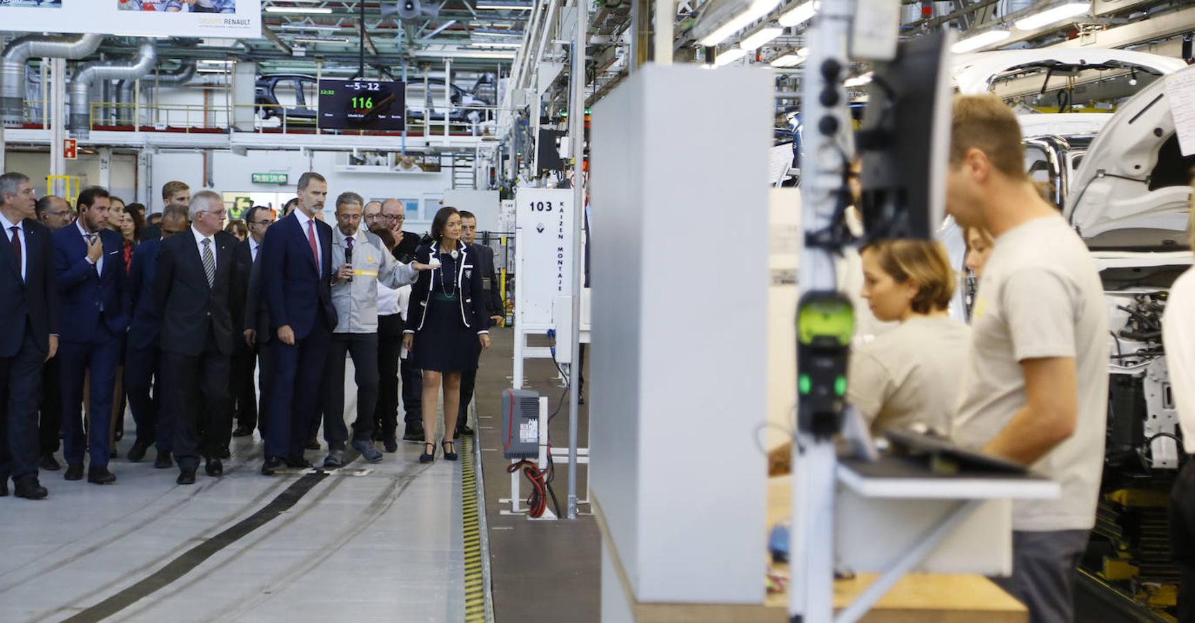 Fotos: El Rey Felipe VI visita la factoría de carrocería y montaje de Renault Valladolid