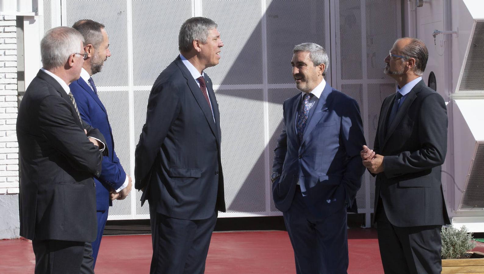 Fotos: El Rey Felipe VI visita la factoría de carrocería y montaje de Renault Valladolid