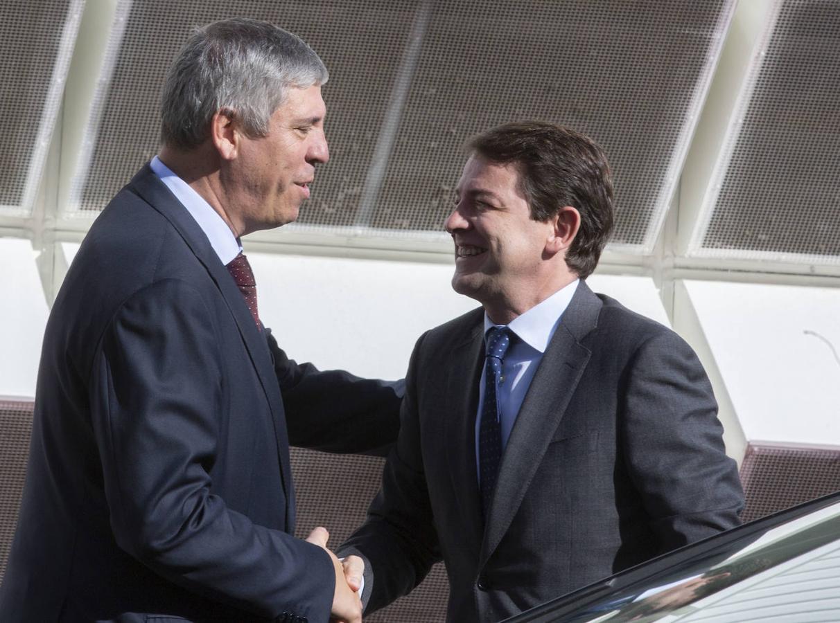 Fotos: El Rey Felipe VI visita la factoría de carrocería y montaje de Renault Valladolid