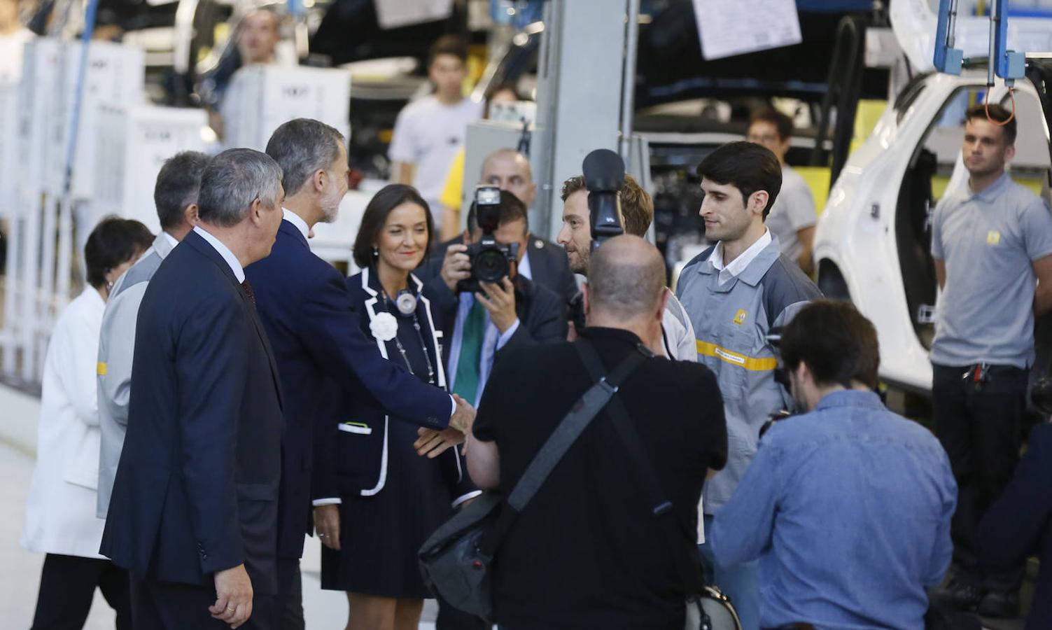 Fotos: El Rey Felipe VI visita la factoría de carrocería y montaje de Renault Valladolid