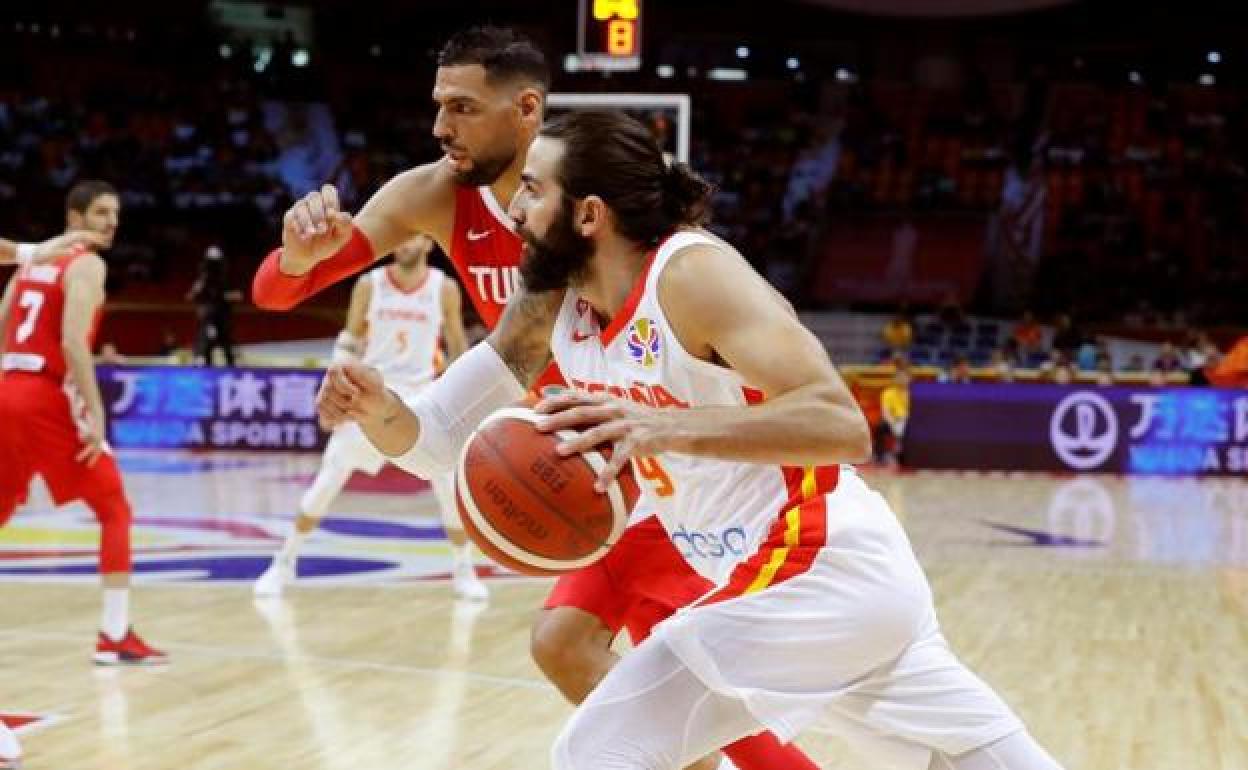 Salah Mejri, junto a Ricky Rubio, durante el Mundial de China. 