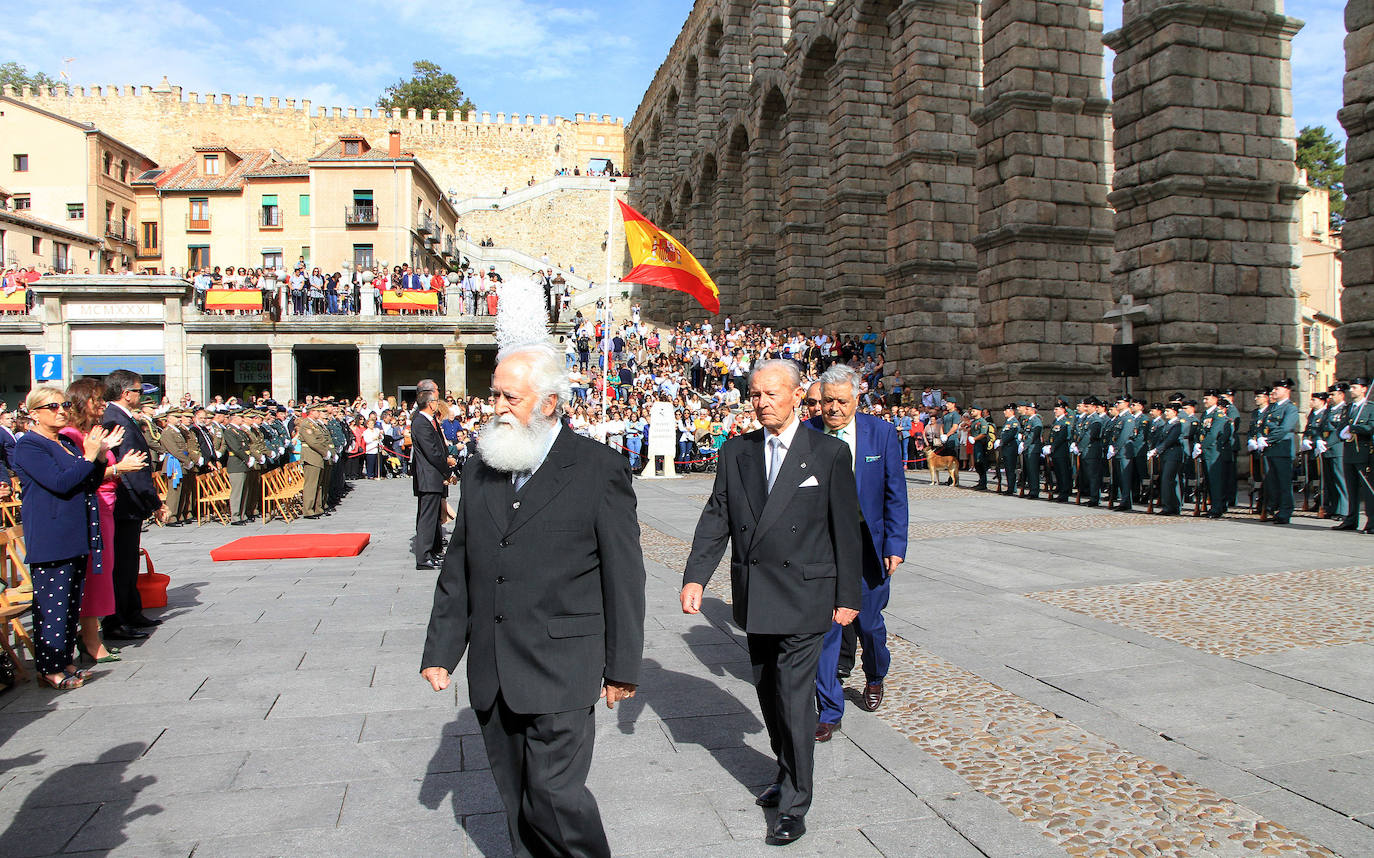 Cientos de personas han asistido a la celebración del 12 de octubre, Fiesta de la Guardia Civil, junto al Acueducto de Segovia, en un acto presidido por la subdelegada del Gobierno, Lirio Martín, y el teniente coronel jefe de la Comandancia, José Luis Ramírez.