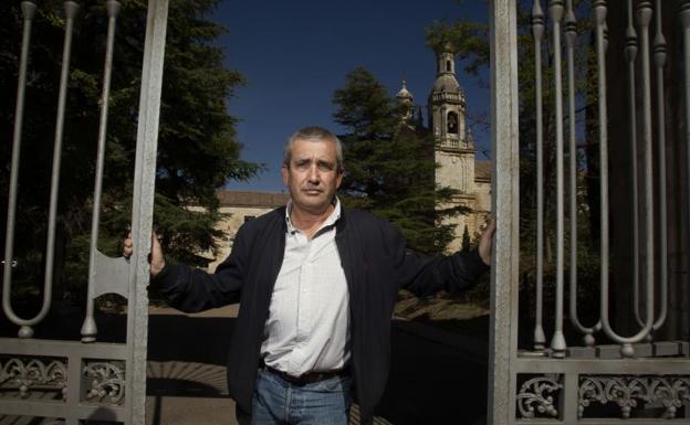 Carlos Albano Martín, a la entrada de La Santa Espina.