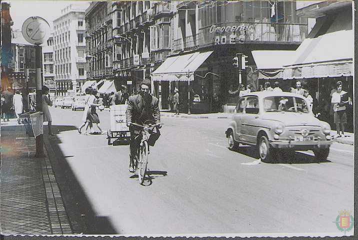 Fotos: Estampas del Valladolid antiguo (XXI): en bicicleta a todas partes