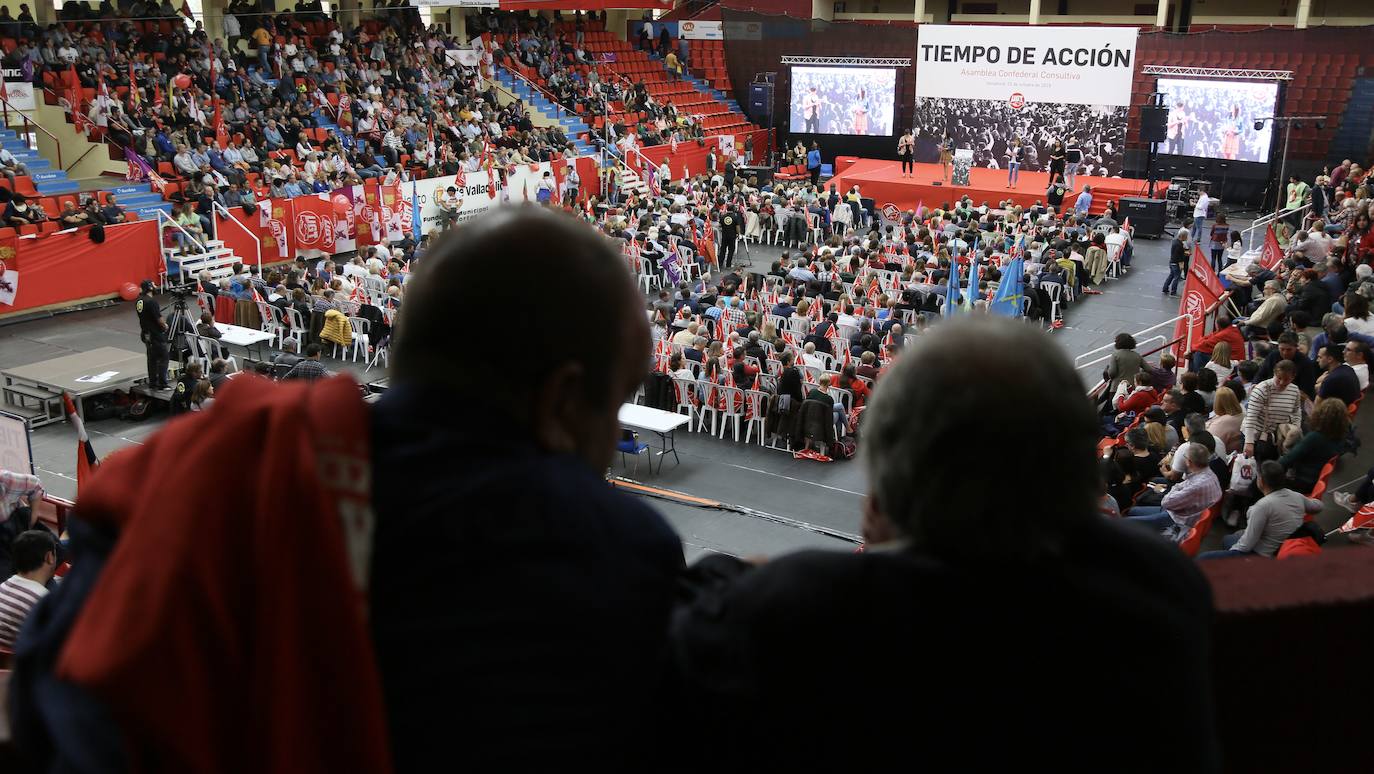 2.400 delegados sindicales de UGT de toda España se dan cita en el Polideportivo Huerta del Rey de Valladolid. 