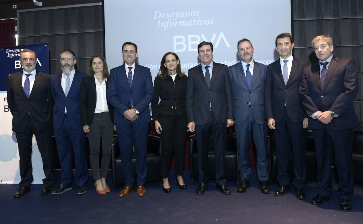 Organizadores, autoridades y ponentes participantes en la jornada organizada por El Norte de Castilla y BBVA.