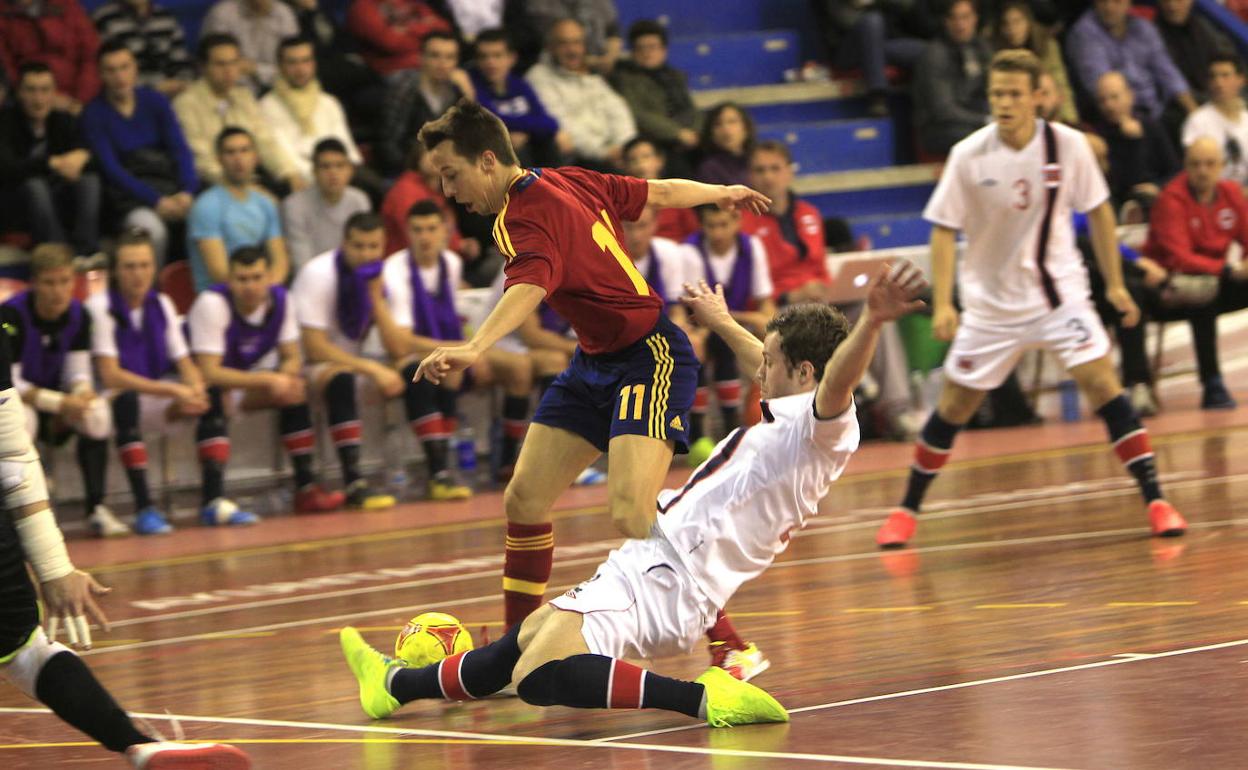 Lin, en una imagen de archivo durante un partido con la selección española.