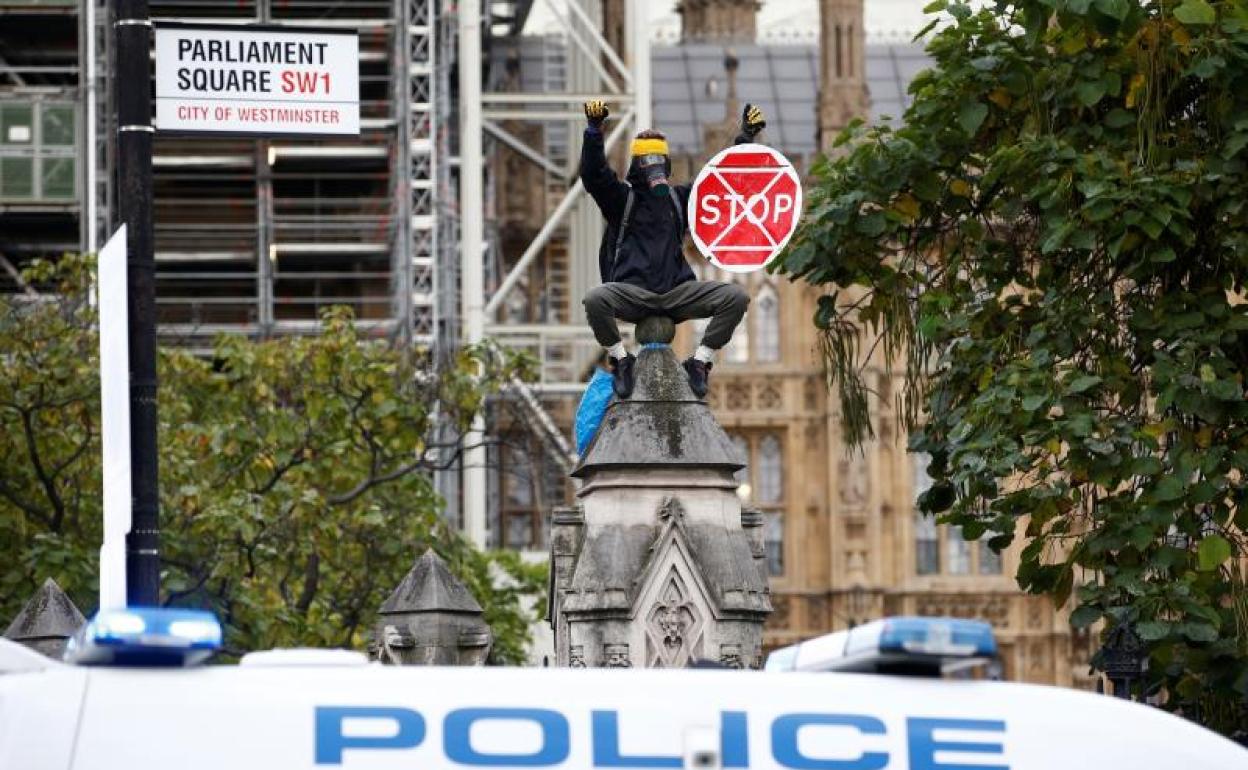 La Policía londinense no puede con las protestas de los ecologistas rebeldes