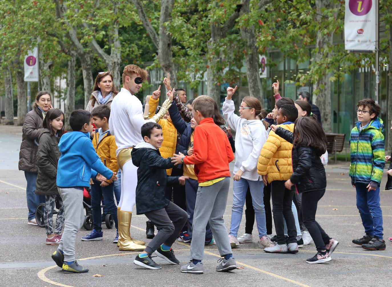 Fotos: Actividad en el Paseo central del Campo Grande con escolares para impulsar el consumo del pan nacional