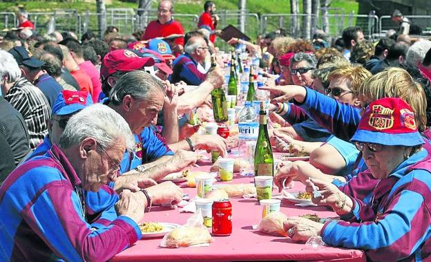 Comida de las peñas del Barcelona en Hospitalet.