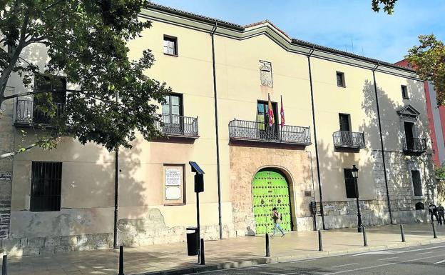 Palacio de los Vivero, escenario del encuentro y del matrimonio; hoy Archivo Histórico Provincial. 