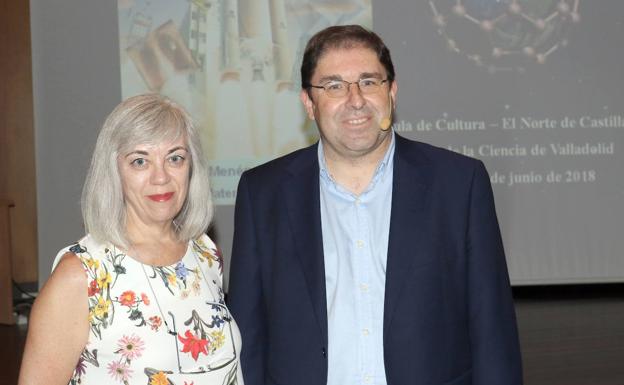 Inés Rodríguez Hidalgo, directora del Museo de la Ciencia, y el científico Amador Menéndez. 