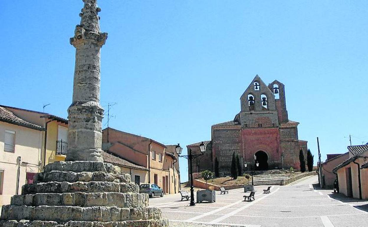 Iglesia de San Andrés, al fondo, y el Rollo en primer plano. 