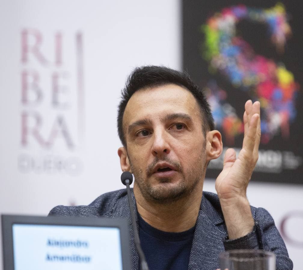 El cineasta Alejandro Amenábar ofrece una clase magistral en el Aula Mergelina de la Facultad de Derecho de Valladolid.