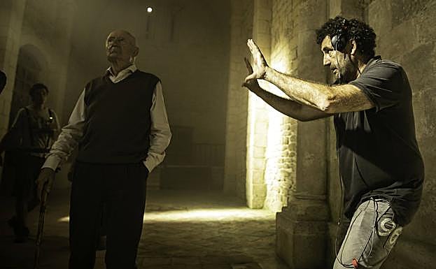 Daniel Calparsoro, en el rodaje de 'El silencio de la ciudad blanca'.