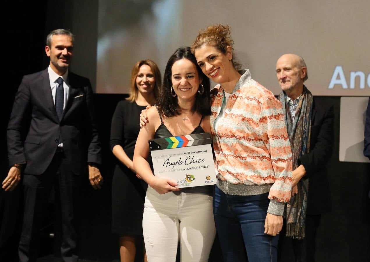 El festival entrega el galardón a la bodega en reconocimiento a su trayectoria desde 1927 como pionera de la Ribera del Fuero | La gala fue presentada por la actriz Ana Arias