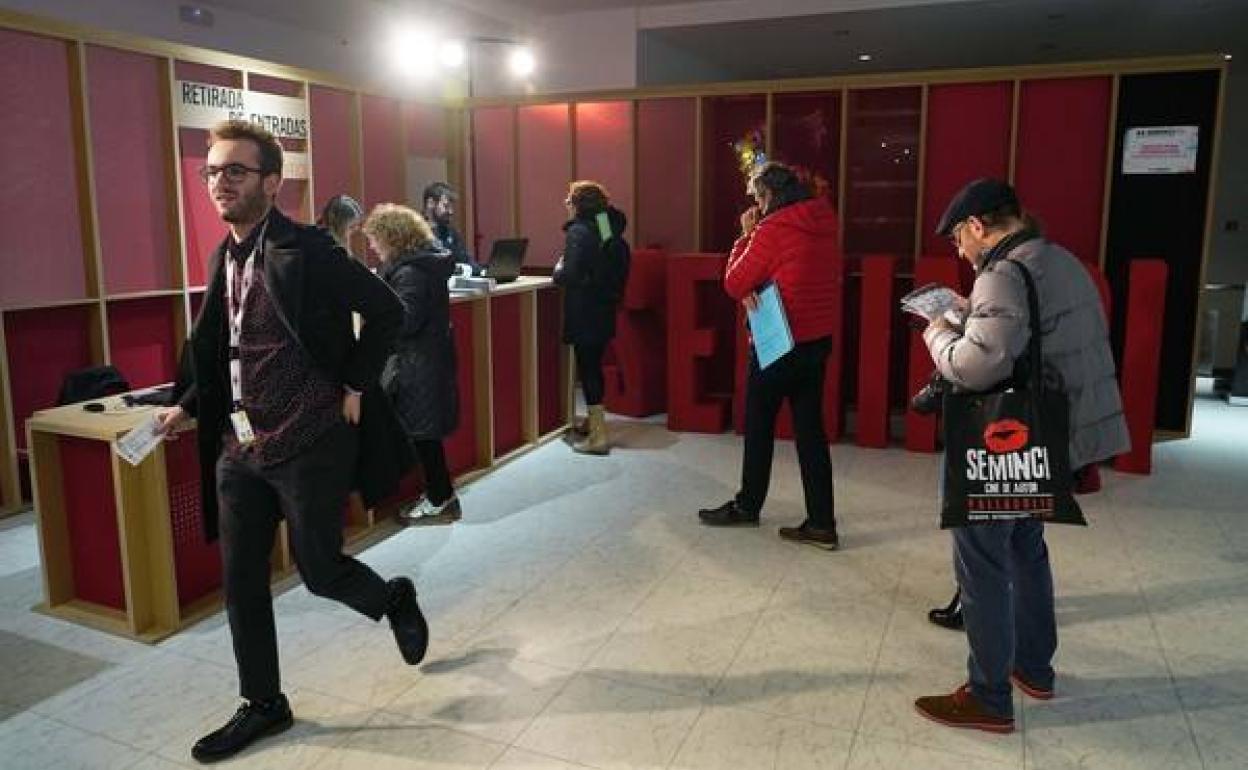 Centro de prensa, acreditaciones y venta de entradas de Seminci. 
