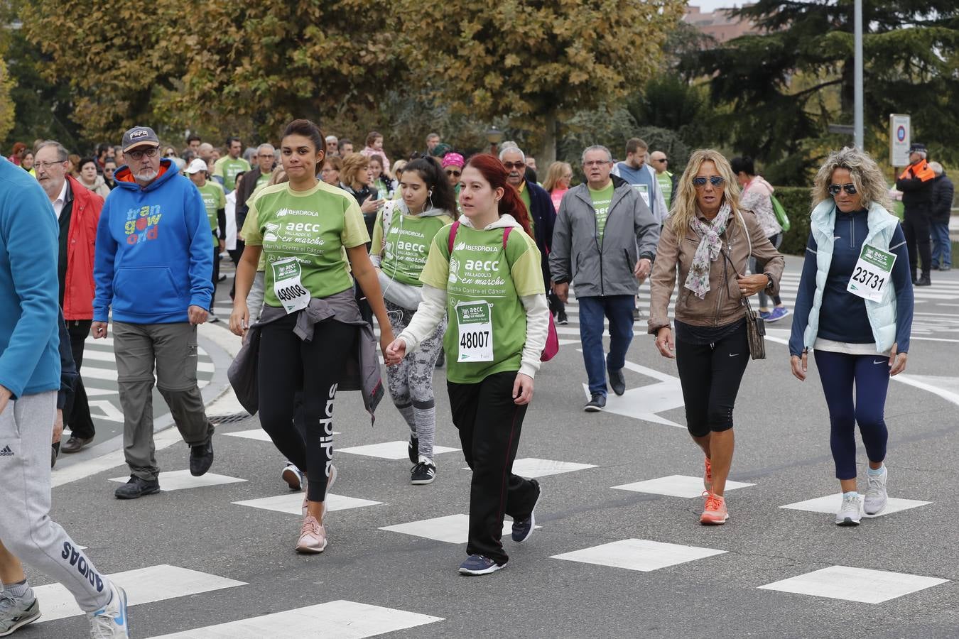 Participantes en la marcha contra el cáncer. 