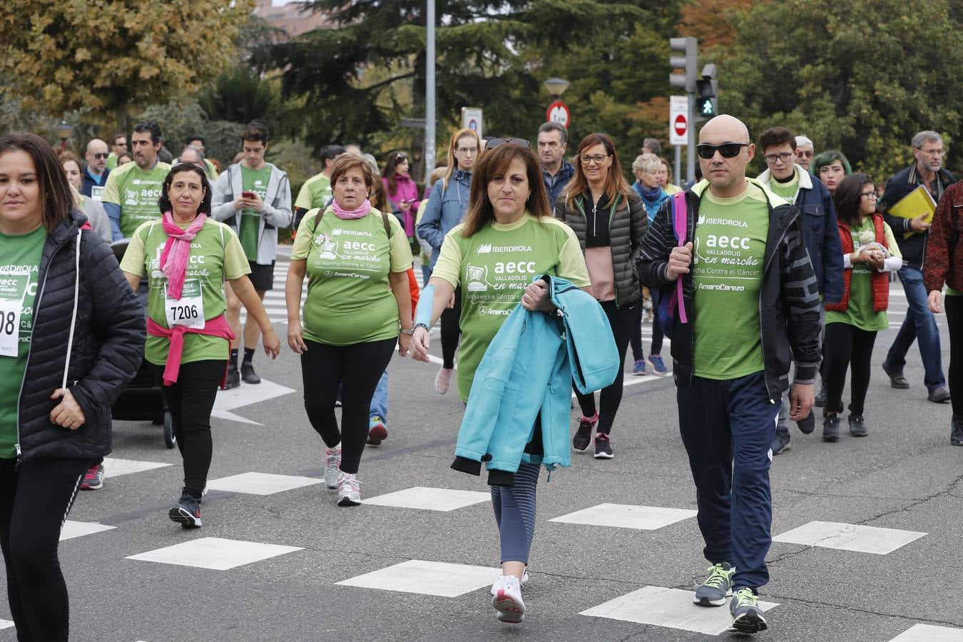 Participantes en la marcha contra el cáncer. 