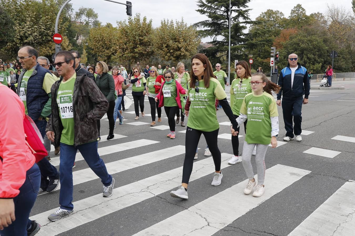 Participantes en la marcha contra el cáncer. 