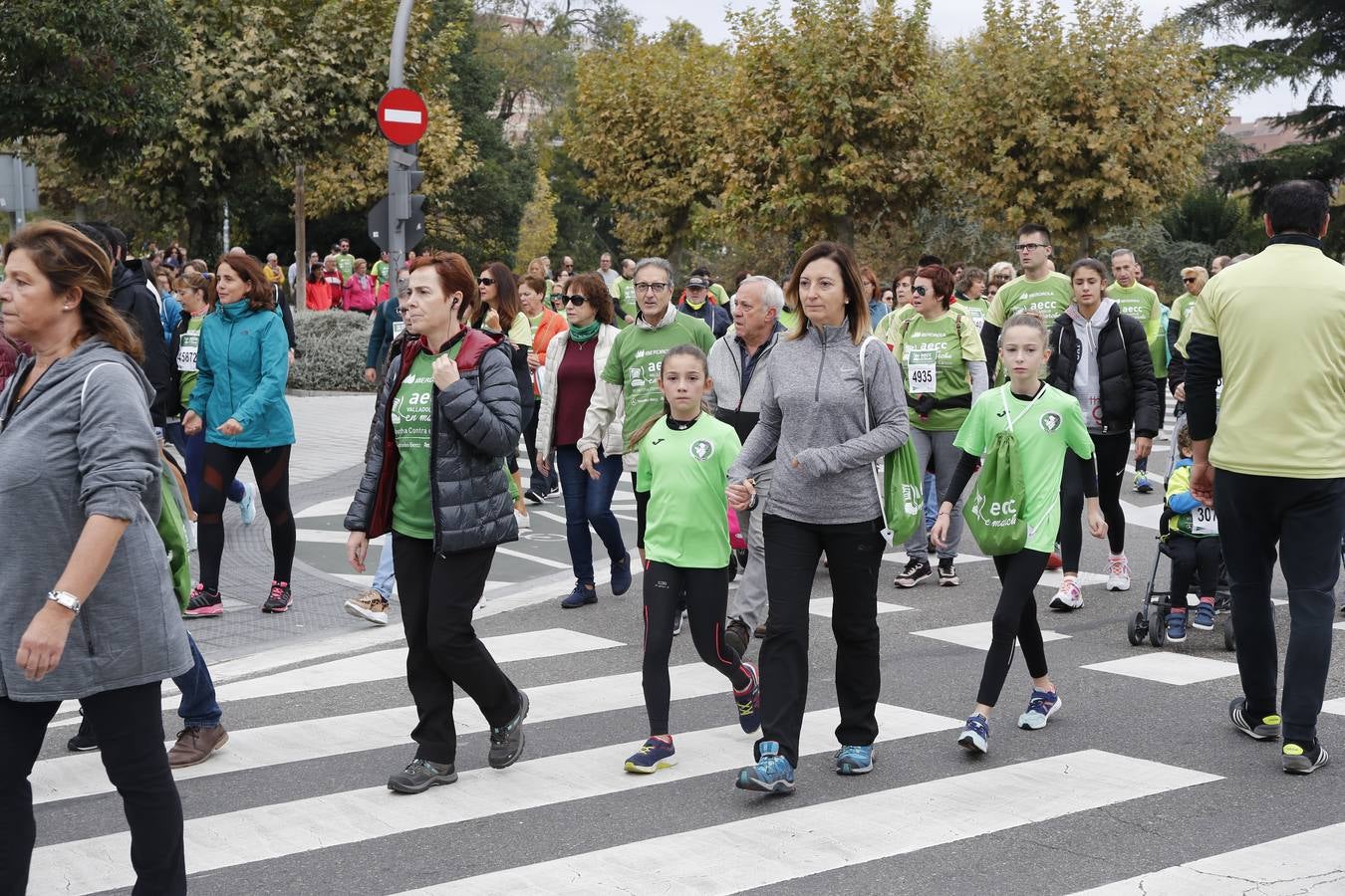 Participantes en la marcha contra el cáncer. 