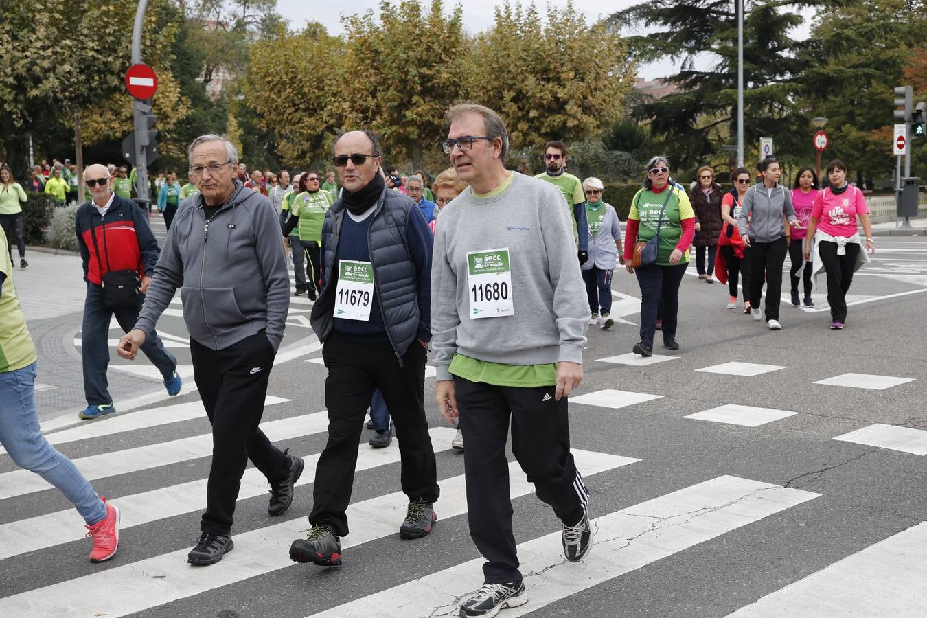 Participantes en la marcha contra el cáncer. 