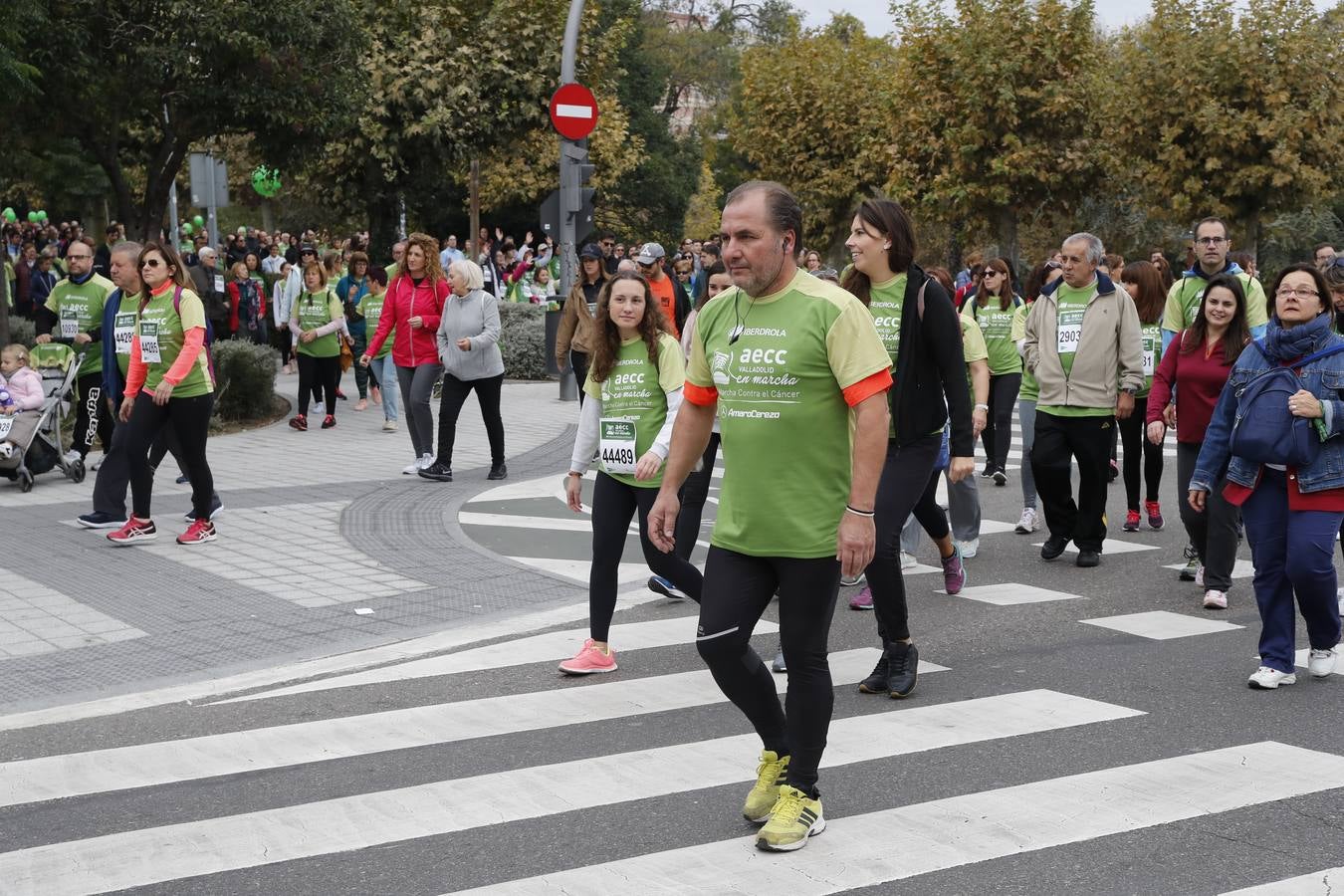 Participantes en la marcha contra el cáncer. 