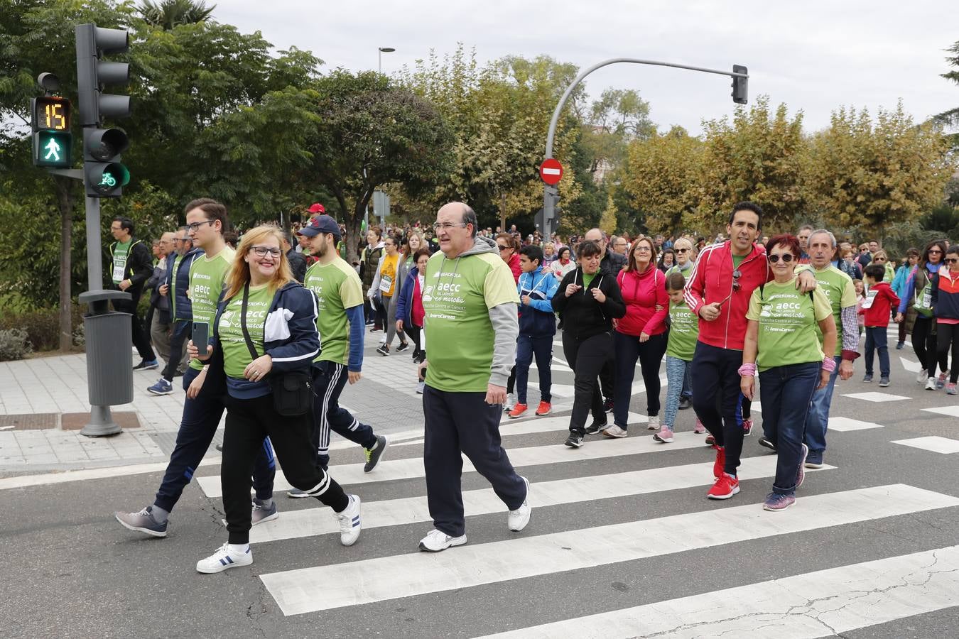 Participantes en la marcha contra el cáncer. 