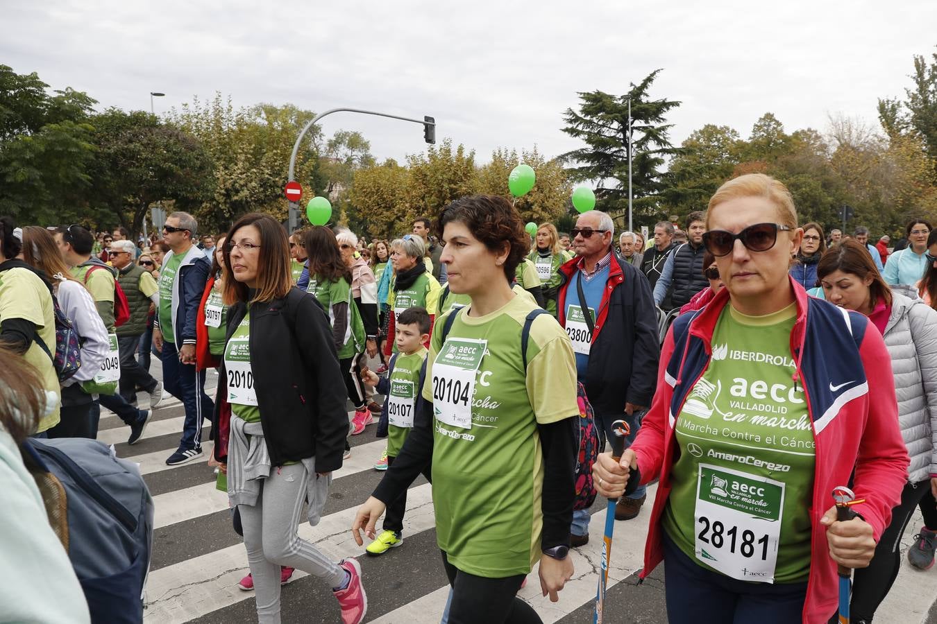 Participantes en la marcha contra el cáncer. 