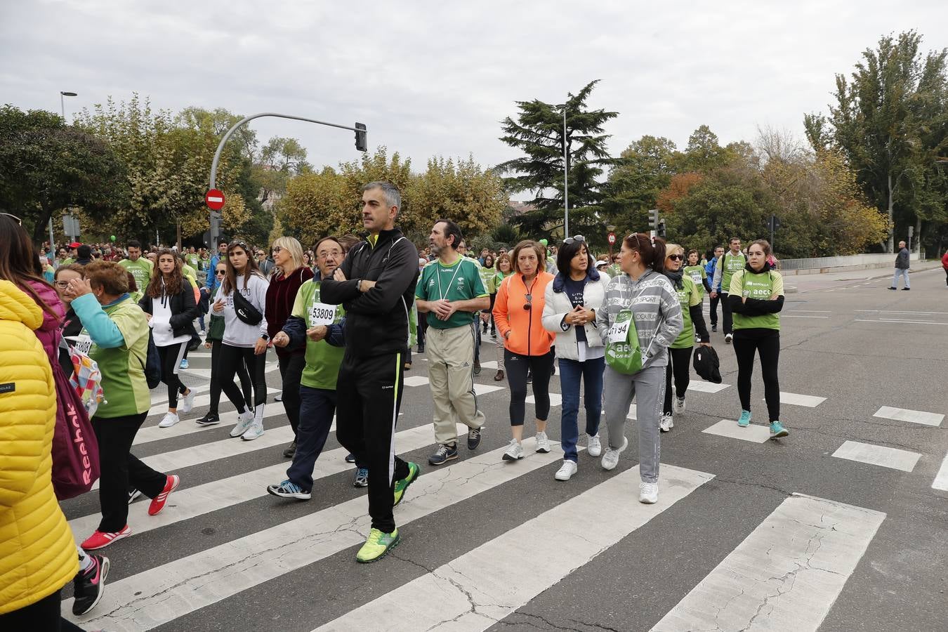 Participantes en la marcha contra el cáncer. 