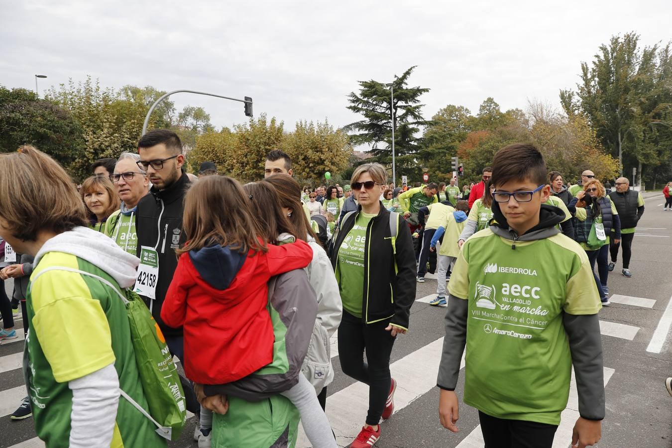 Participantes en la marcha contra el cáncer. 