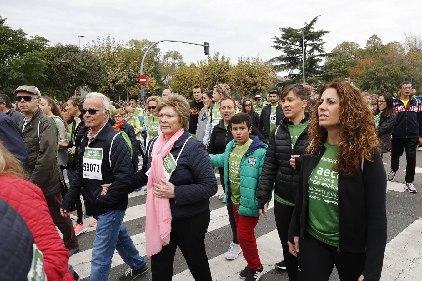 Participantes en la marcha contra el cáncer. 