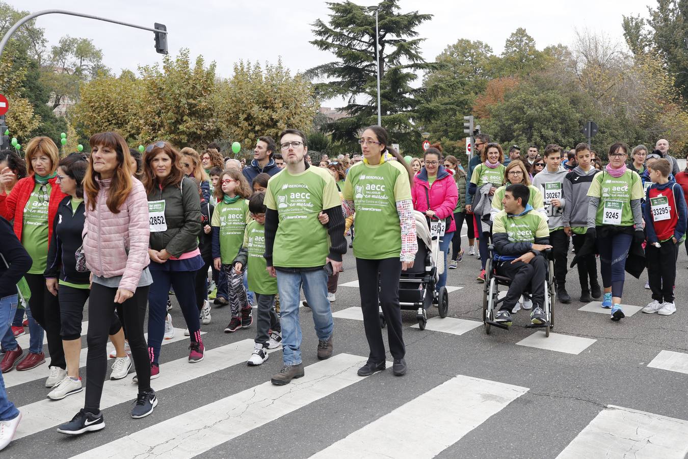 Participantes en la marcha contra el cáncer. 