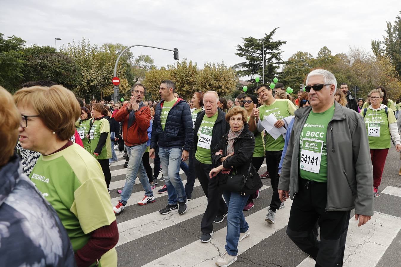 Participantes en la marcha contra el cáncer. 