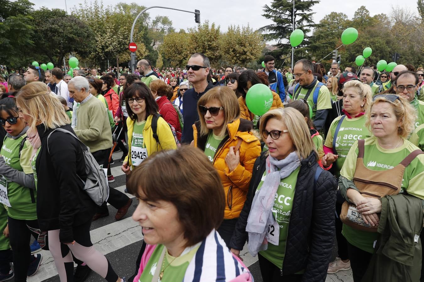 Participantes en la marcha contra el cáncer. 