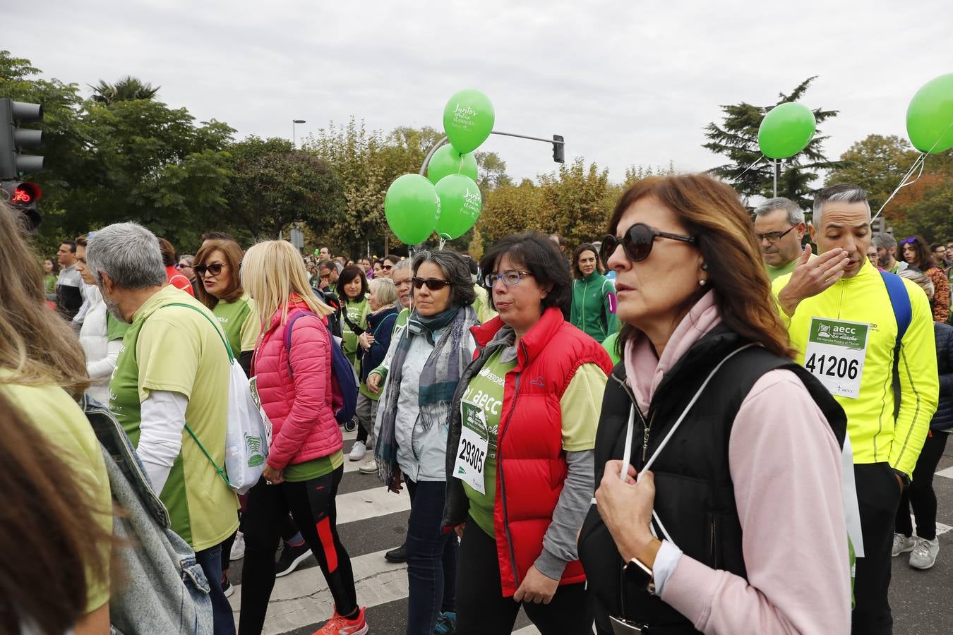 Participantes en la marcha contra el cáncer. 