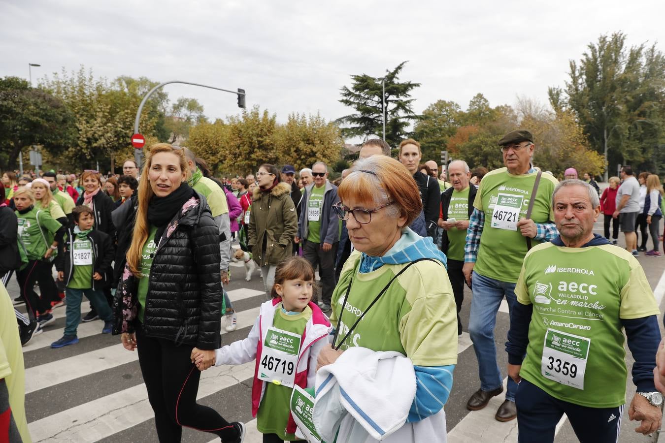 Participantes en la marcha contra el cáncer. 