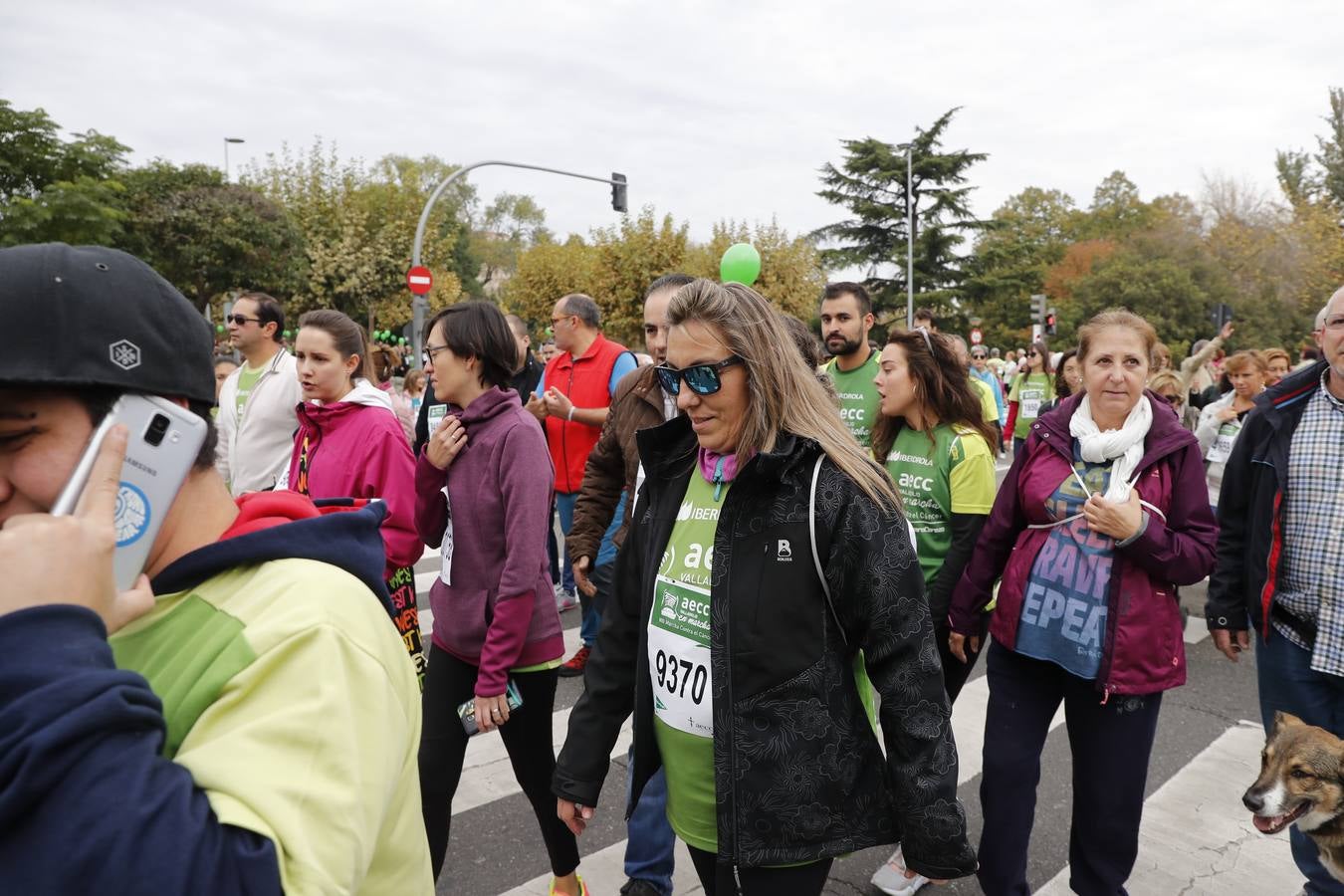 Participantes de la marcha contra el cáncer. 