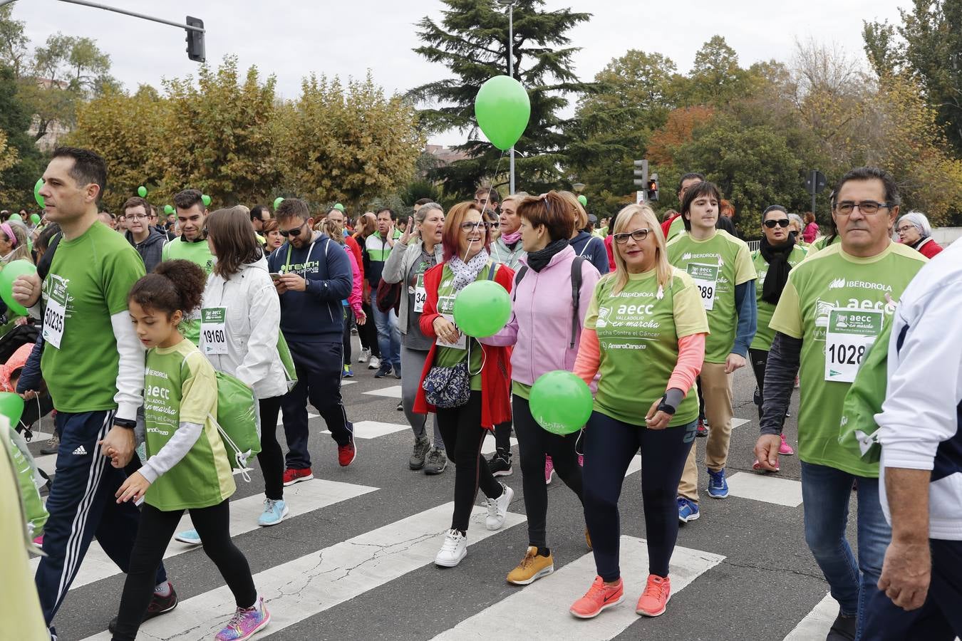 Participantes de la marcha contra el cáncer. 