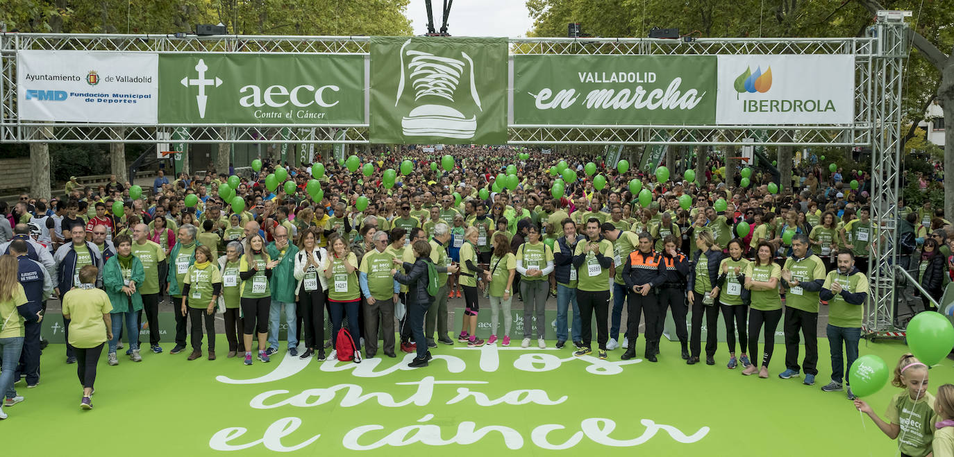 Participantes de la marcha contra el cáncer. 