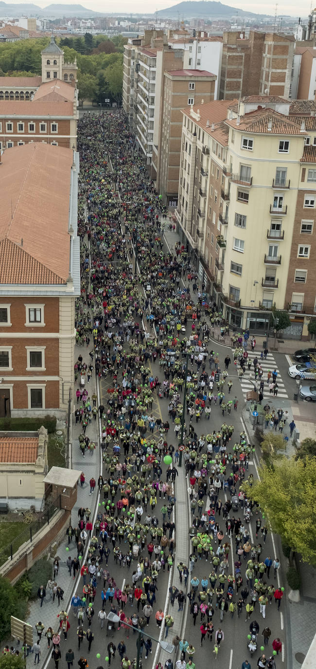 Participantes de la marcha contra el cáncer. 