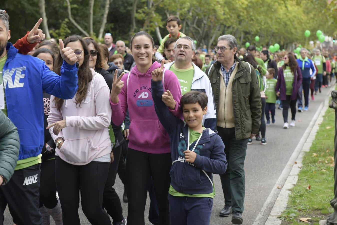 Participantes de la marcha contra el cáncer. 