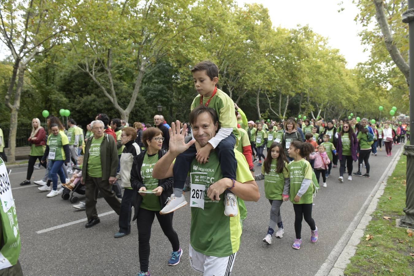 Participantes de la marcha contra el cáncer. 