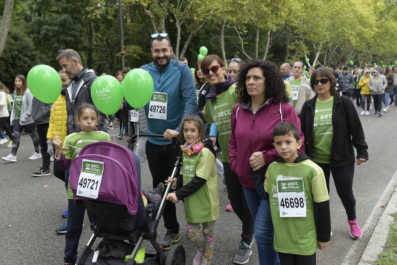 Participantes de la marcha contra el cáncer. 