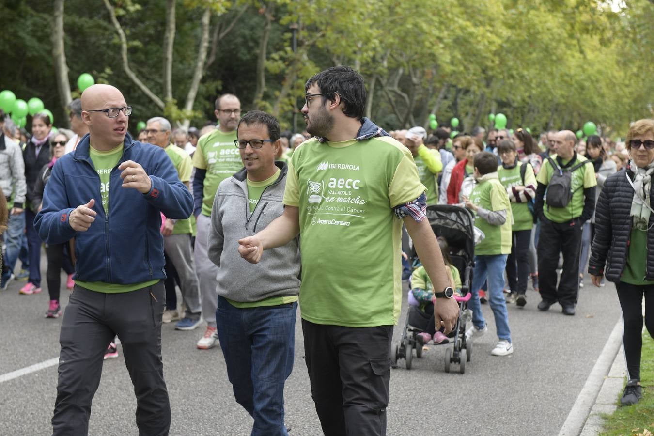 Participantes de la marcha contra el cáncer. 