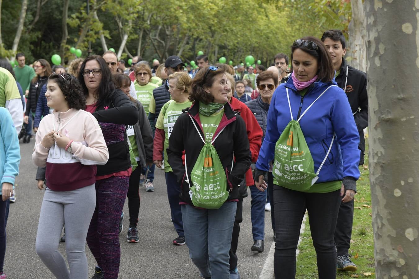 Participantes de la marcha contra el cáncer. 