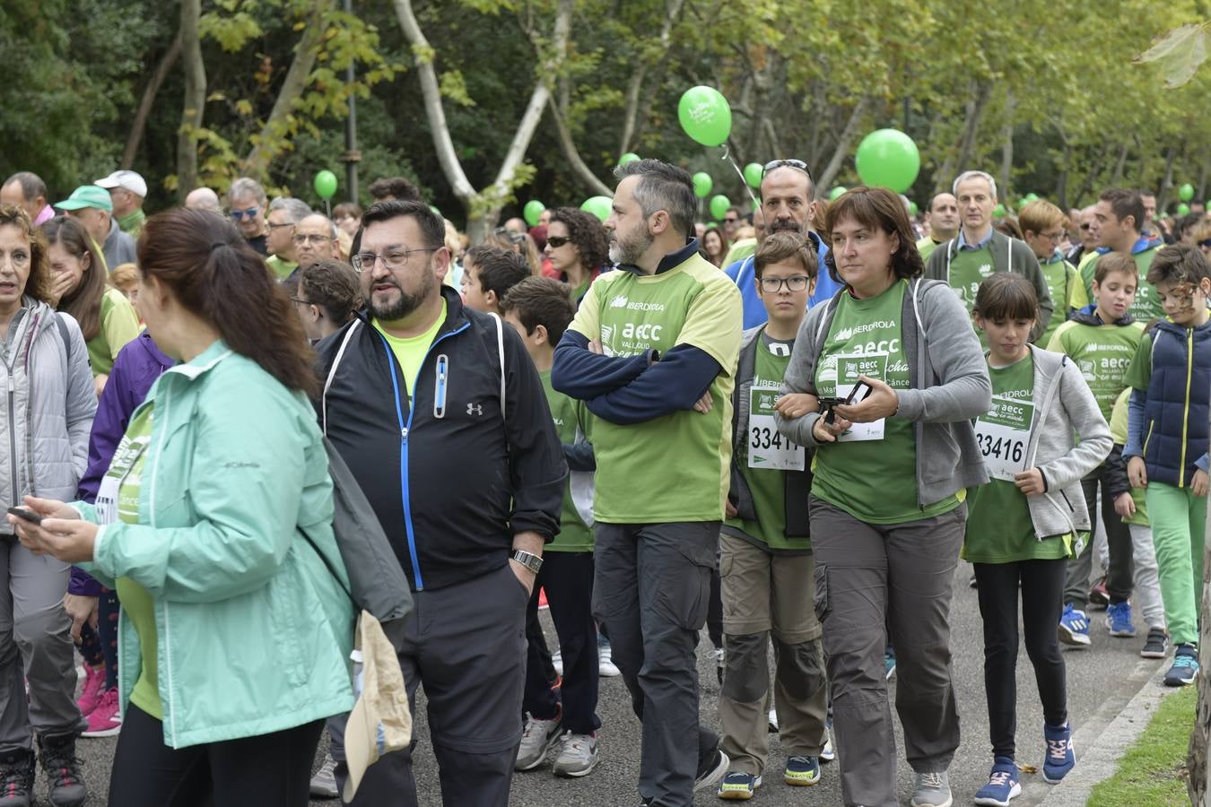 Participantes de la marcha contra el cáncer. 