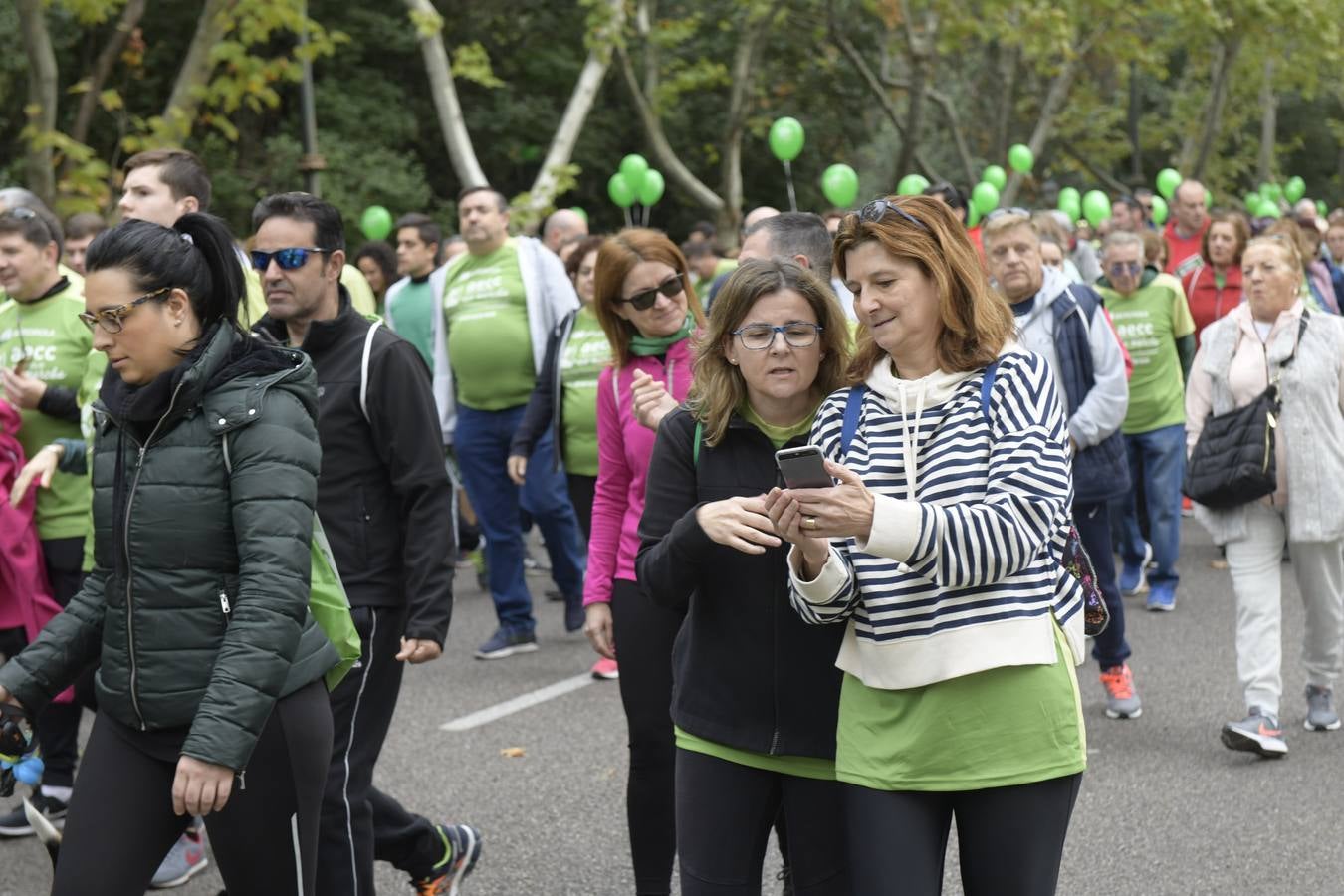 Participantes de la marcha contra el cáncer. 