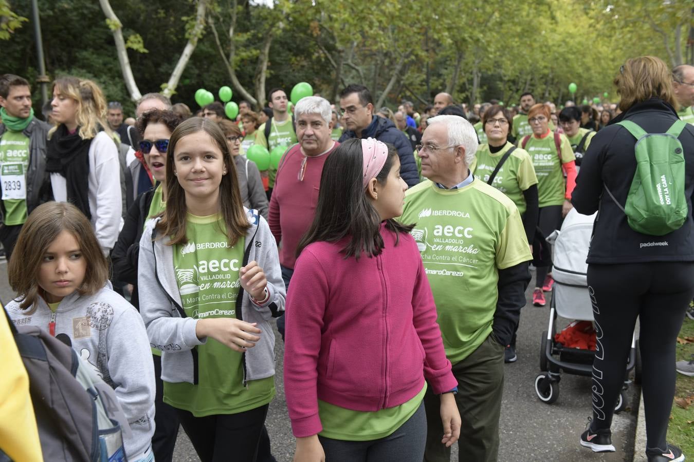 Participantes de la marcha contra el cáncer. 